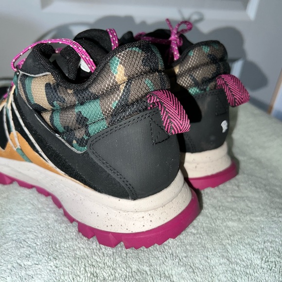 BRAND NEW Timberland Hiking Shoes - Picture 3 of 7